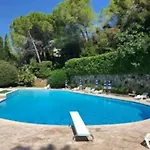 Luxurious Luxury In - *