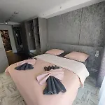 Luxurious Luxury In - *