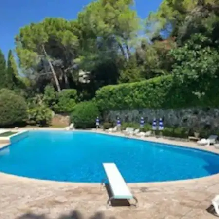 Luxury In - *