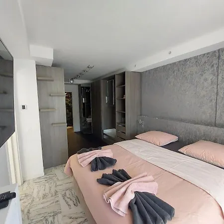 Luxury In - * 戛纳