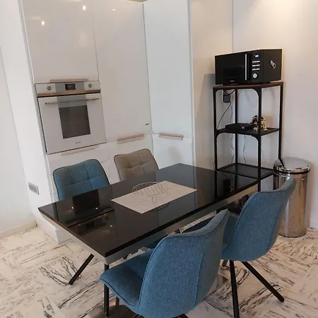 Luxurious Luxury In - Apartment