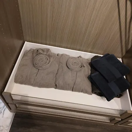 Luxury In - *