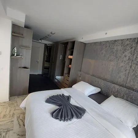 Luxurious Luxury In - 戛纳