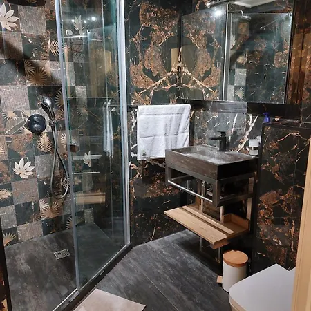 Luxurious Luxury In - 戛纳