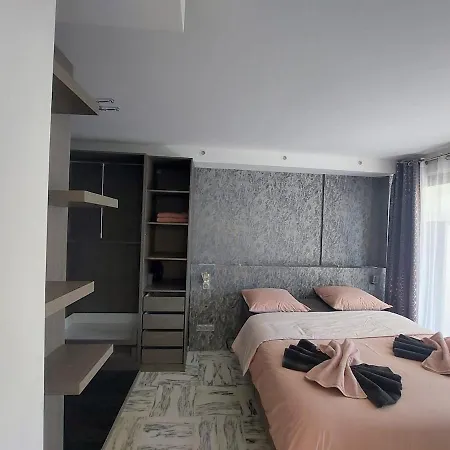 Luxurious Luxury In - קאן