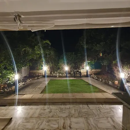Luxurious Luxury In - * קאן